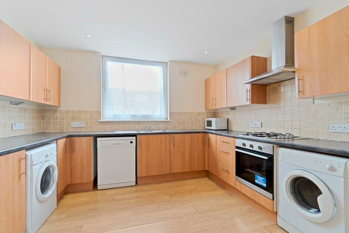 4 Bedroom Terraced House To Rent In Hamilton Gardens, Plymouth, Devon, PL4