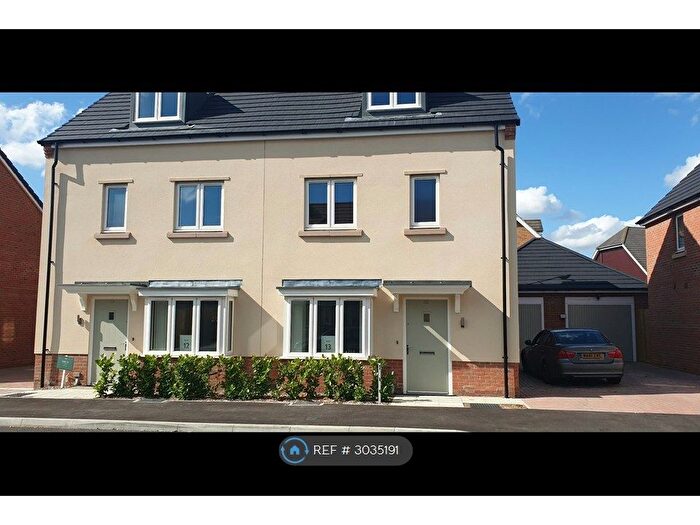 4 Bedroom Semi-Detached House To Rent In Century Lane, Slough, SL2