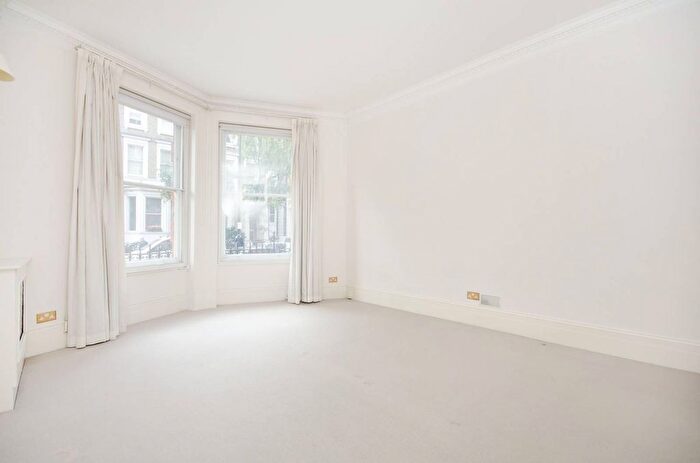 4 Bedroom Flat To Rent In Barkston Gardens, South Kensington, London, SW5