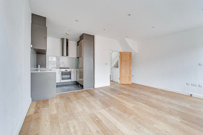 2 Bedroom Apartment To Rent In Goldhurst Terrace, West Hampstead, London, NW6