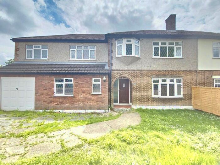 5 Bedroom Semi-Detached House To Rent In Moray Way, Romford, Essex, RM1