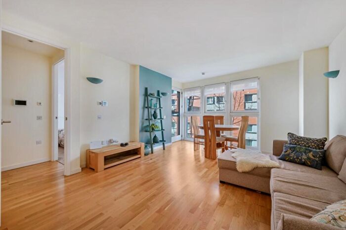 1 Bedroom Apartment To Rent In New Providence Wharf, Fairmont Avenue, London, E14