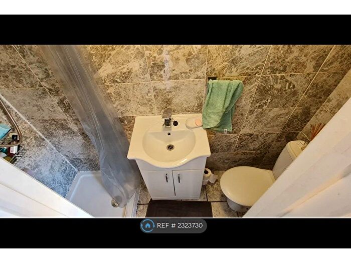 3 Bedroom Flat To Rent In St. Mary Road, London, E17