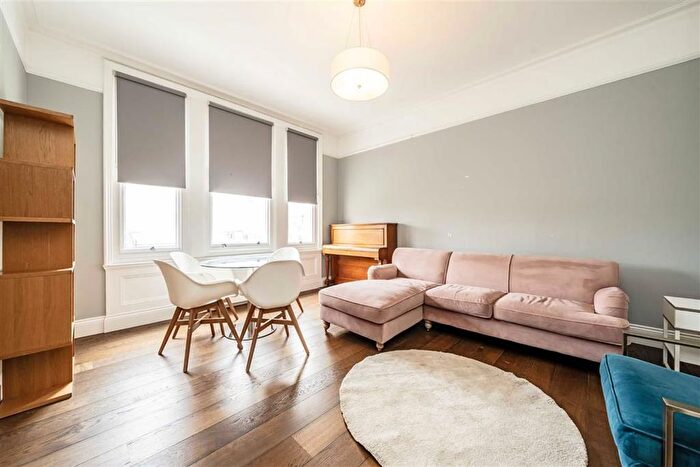 2 Bedroom Flat To Rent In Ridgmount Gardens, Fitzrovia Amp; Covent Garden, WC1E