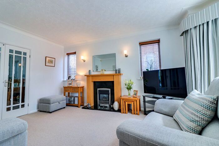 4 Bedroom Detached House For Sale In Green Lane, Cookridge, Leeds, West Yorkshire, LS16