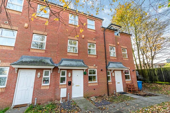 3 Bedroom Town House To Rent In Dunsil Close, Mansfield Woodhouse, NG19