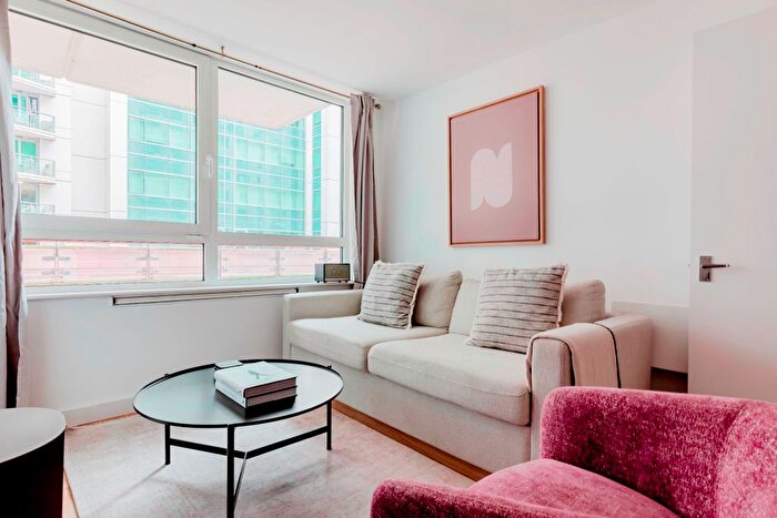 1 Bedroom Flat To Rent In Hanover House, Vauxhall, SW8