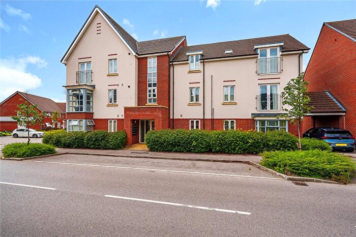 2 Bedroom Apartment For Sale In Whitlock Avenue, Wokingham, Berkshire, RG40