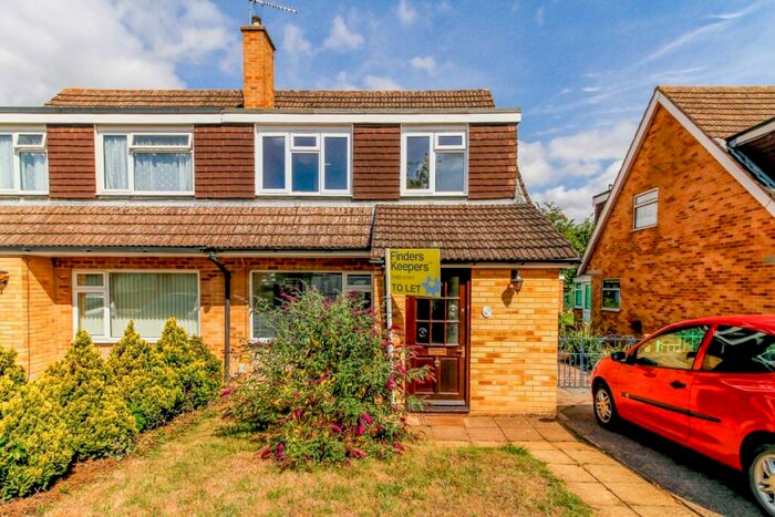 3 Bedroom Semi-Detached House To Rent In Deanfield Road, Botley, OX2