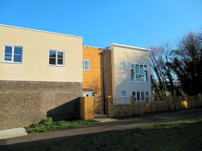 1 Bedroom Apartment To Rent In Close To Town Centre, RG21