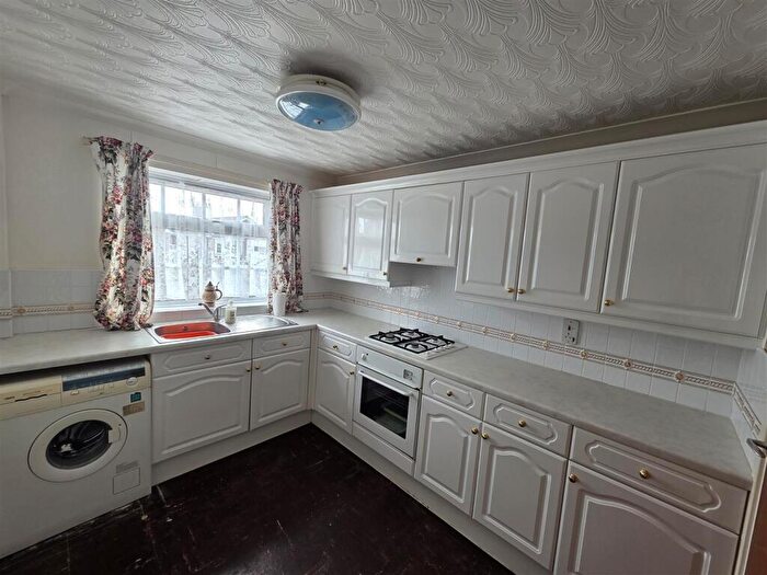 2 Bedroom Detached Bungalow For Sale In Hamilton Drive, Warsop, Mansfield, NG20