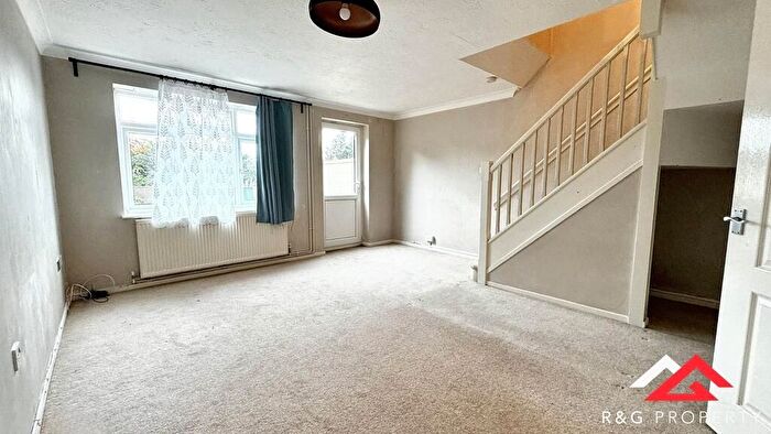 3 Bedroom Semi-Detached House To Rent In Whitley Mead, Bristol, BS34