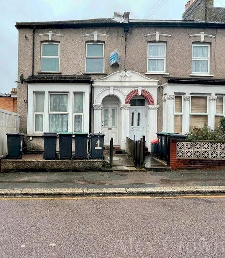 1 Bedroom Flat To Rent In St. Albans Crescent, London N22