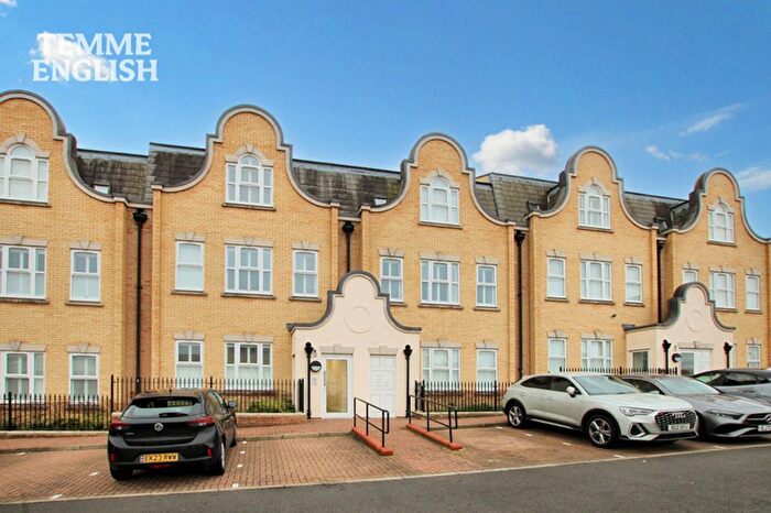 1 Bedroom Flat For Sale In Aston Road, Basildon, SS15