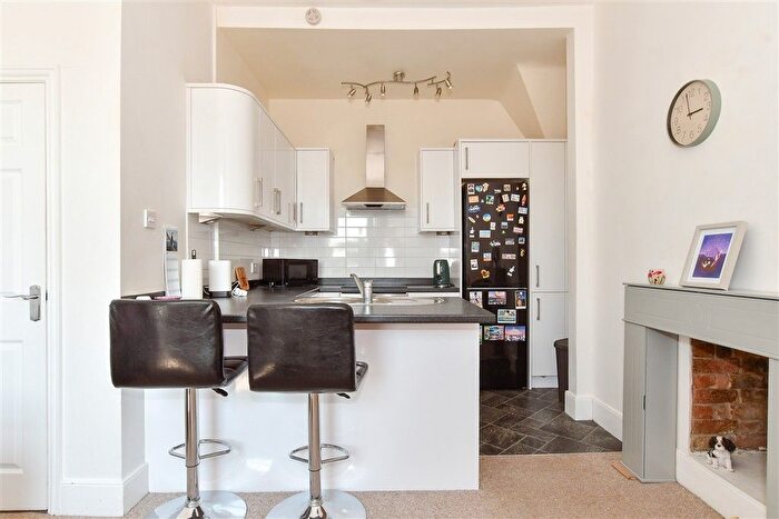 1 Bedroom Flat For Sale In Manor Road, Folkestone, Kent, CT20