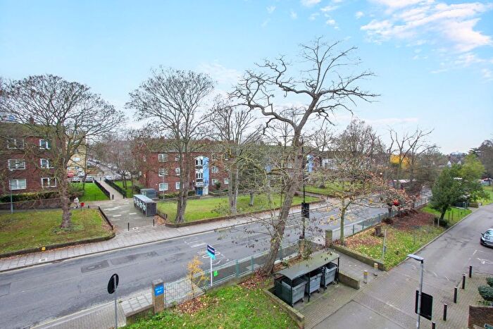 3 Bedroom Flat For Sale In Hardel Walk, London, SW2