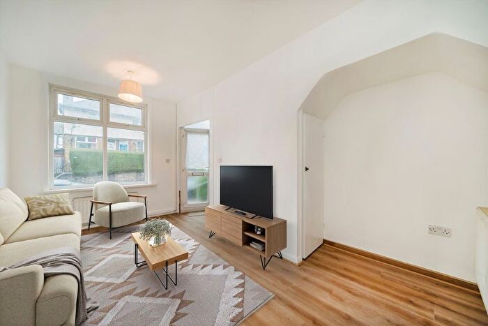 2 Bedroom Property To Rent In Derinton Road, Tooting, SW17