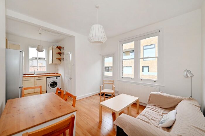 2 Bedroom Flat To Rent In Kilburn Lane, West Kilburn, London, W10