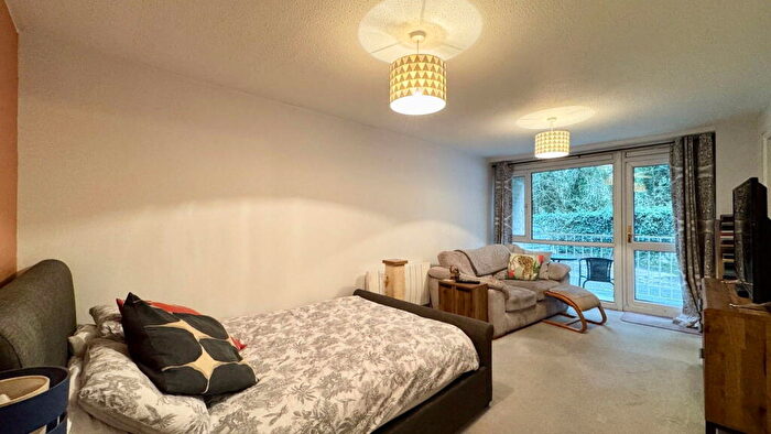 Studio For Sale In Sheridan Court, London Road, Newbury, RG14