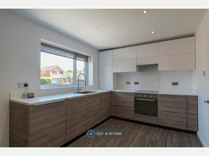 3 Bedroom Semi-Detached House To Rent In Medway Close, Beeston, Nottingham, NG9