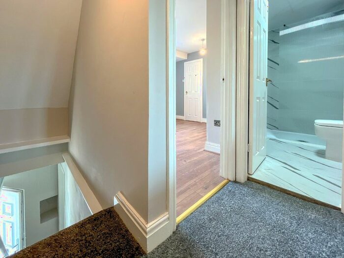 1 Bedroom Flat To Rent In B Kilpin Hill Lane, Staincliffe, Dewsbury, WF13