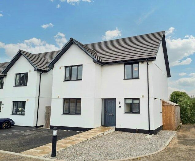 4 Bedroom Detached House For Sale In St Stephens Crescent, Treleigh, Redruth, TR16
