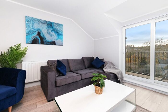 2 Bedroom Flat To Rent In West Wycombe Road, High Wycombe, HP12