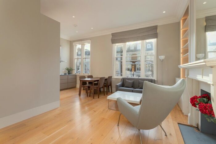 2 Bedroom Flat To Rent In Sinclair Road, London, W14