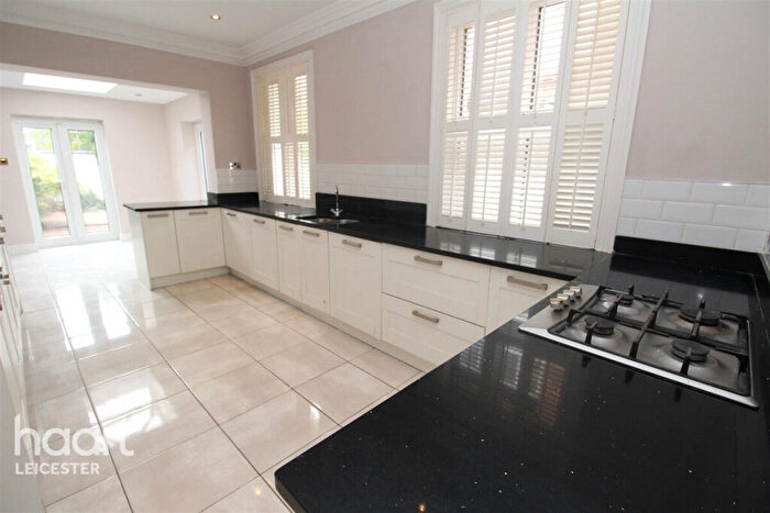 5 Bedroom Semi-Detached House To Rent In Sunnycroft Road, Leicester, LE3