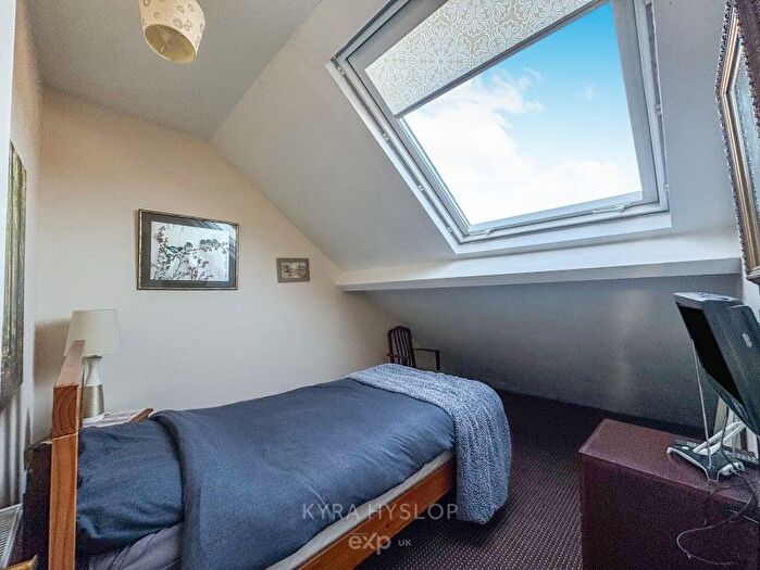 2 Bedroom Bungalow For Sale In Brookside Crescent, Exeter, Devon, EX4
