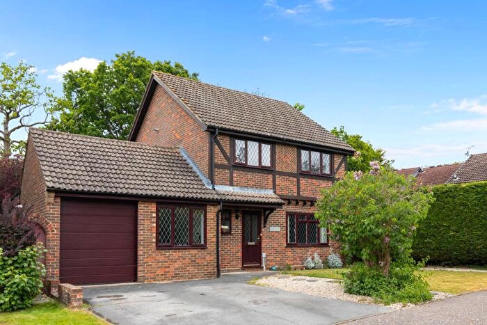 4 Bedroom Detached House For Sale In Mill Farm Road, Horsham, RH13