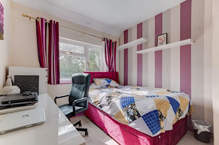 3 Bedroom Semi-Detached House For Sale In Thurlestone Road, Birmingham, West Midlands, B31