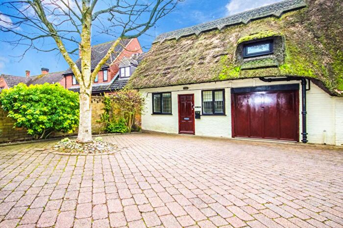 2 Bedroom Cottage To Rent In Moreton Road, Buckingham, MK18