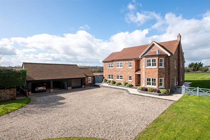 5 Bedroom Detached House For Sale In Cleat Hill, Bedford, MK41