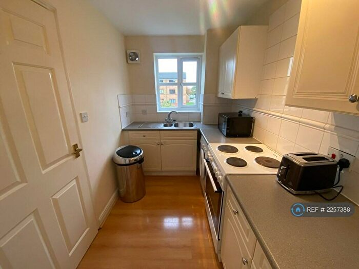 1 Bedroom Flat To Rent In Windmill Drive, London, NW2