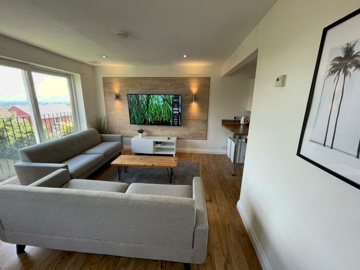 6 Bedroom House To Rent In Florida Drive, Exeter, EX4