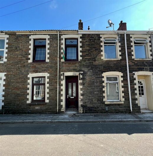 3 Bedroom Property To Rent In Howell Road, Neath, SA11