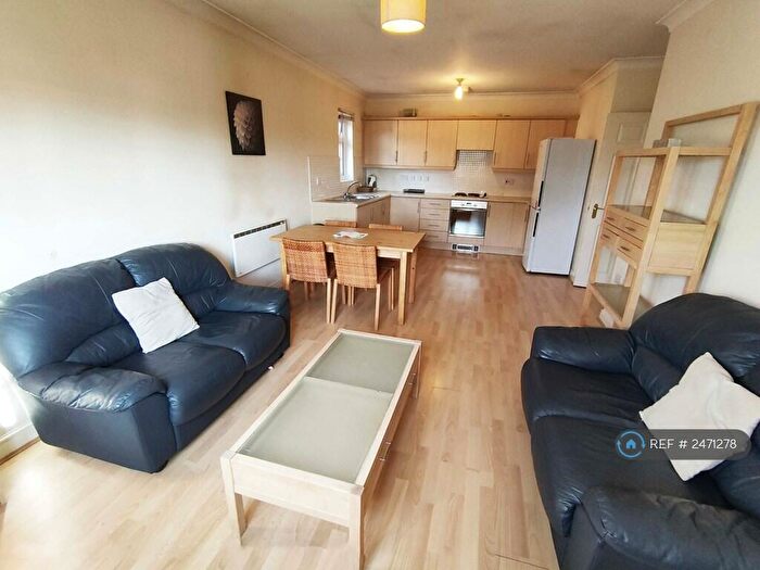 2 Bedroom Flat To Rent In Hadfield Close, Manchester, M14