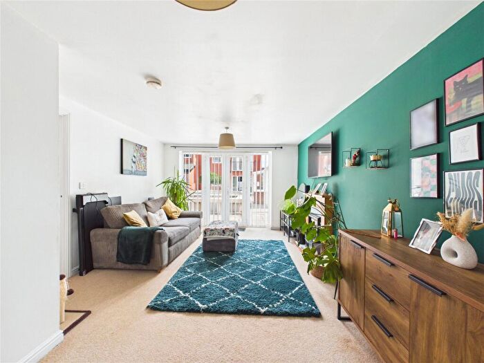 1 Bedroom Apartment For Sale In Lodge Road, Kingswood, Bristol, BS15