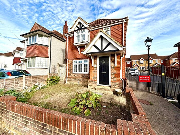 3 Bedroom Detached House For Sale In Leatherhead Road, Chessington, Surrey., KT9