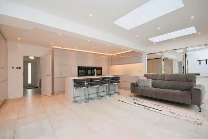 5 Bedroom Semi-Detached House For Sale In Firsgrove Crescent, Warley, Brentwood, CM14