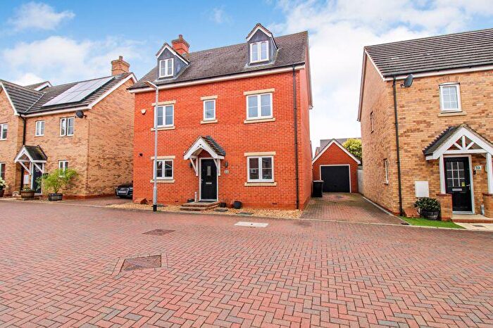 5 Bedroom Detached House For Sale In Potter Meadows, New Cardington, MK42