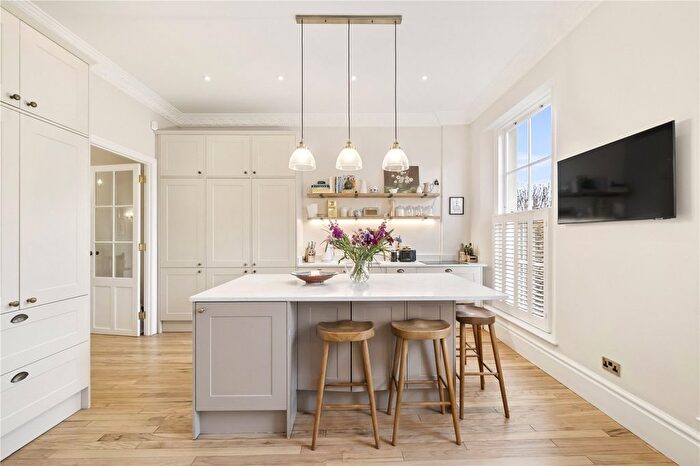 6 Bedroom Terraced House To Rent In North Side Wandsworth Common, London, SW18