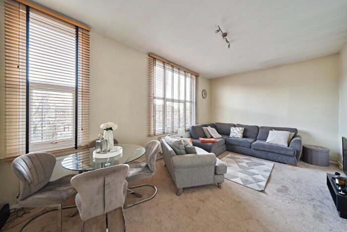 2 Bedroom Flat For Sale In Howards Road, London, E13