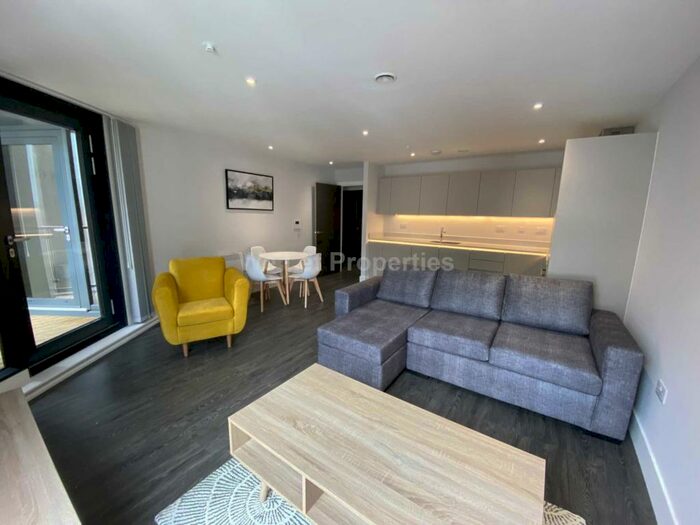 2 Bedroom Apartment To Rent In The Hallmark, Manchester, M4