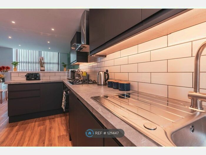 6 Bedroom Terraced House To Rent In Moseley Road, Fallowfield, Manchester, M14