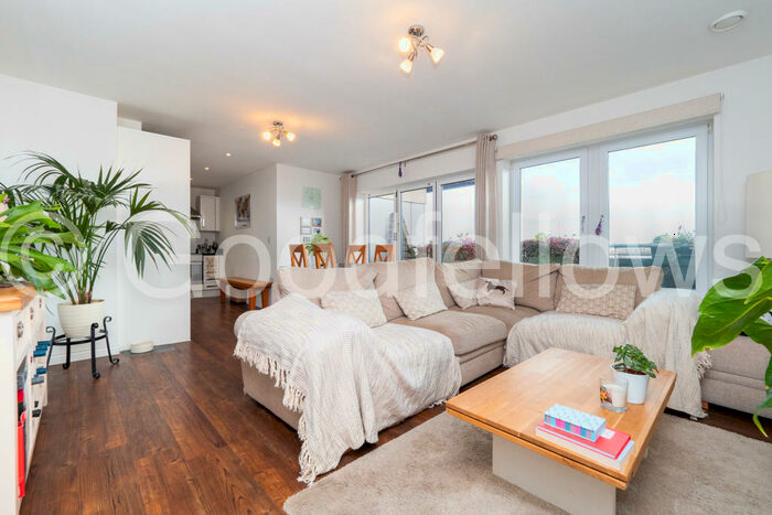 2 Bedroom Penthouse To Rent In London Road, Wallington, Surrey, SM6