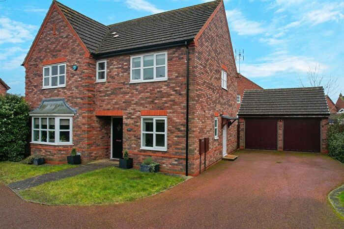 4 Bedroom Detached House For Sale In Darlow Drive, Stratford-Upon-Avon, CV37