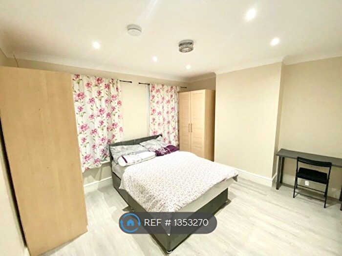 3 Bedroom End Terrace House To Rent In Longfellow Road, Gillingham, ME7