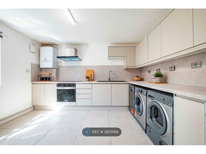 6 Bedroom Terraced House To Rent In Gadd Street, Nottingham, NG7